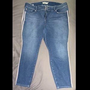 Torrid 26R jegging with double stripe